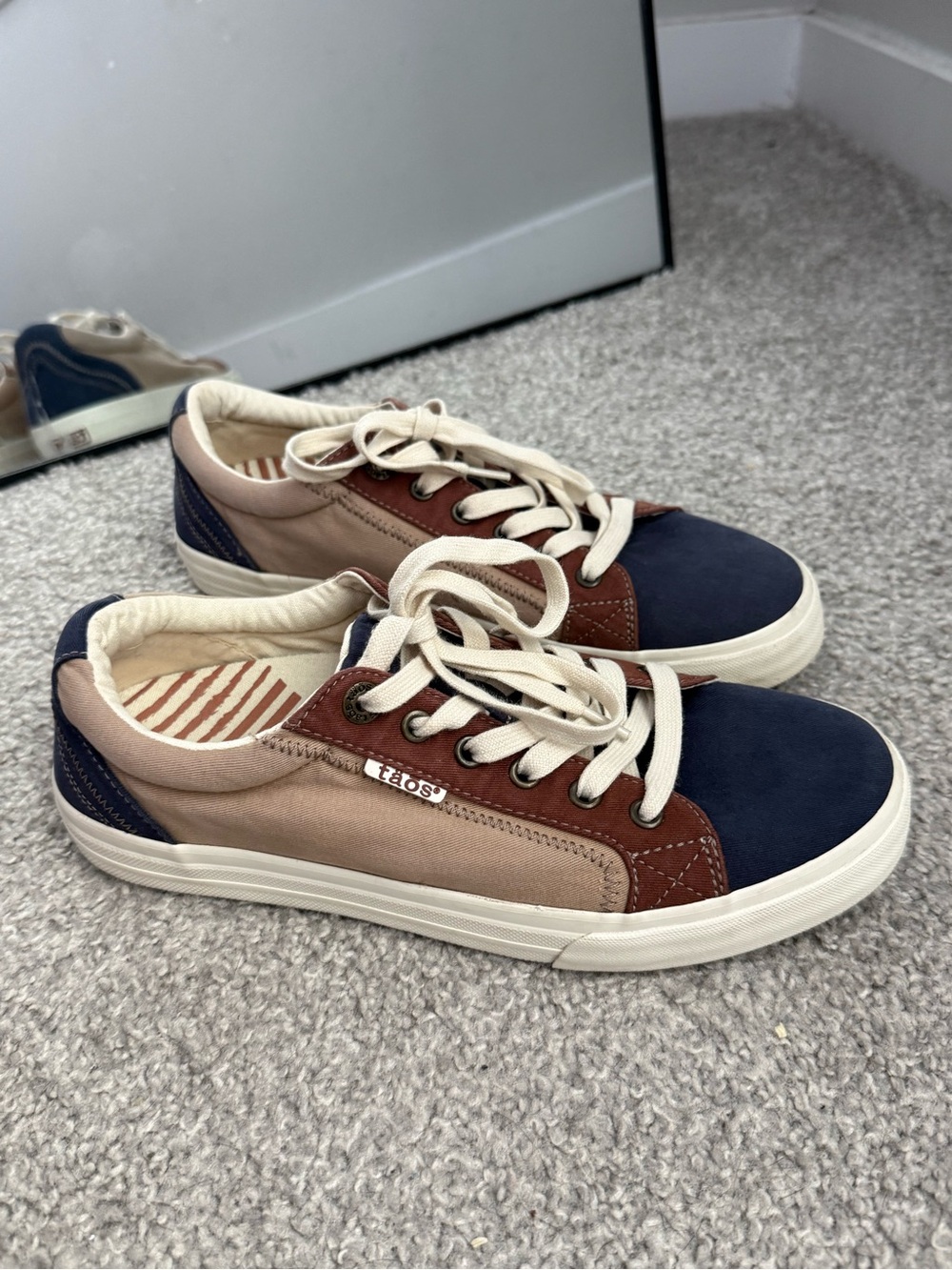 TAOS plum soul sneaker size 9